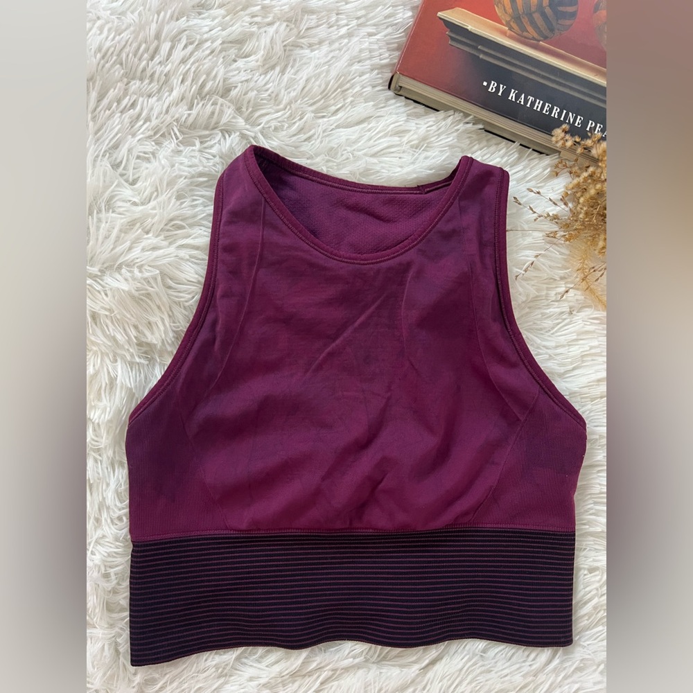 Lululemon sports bra